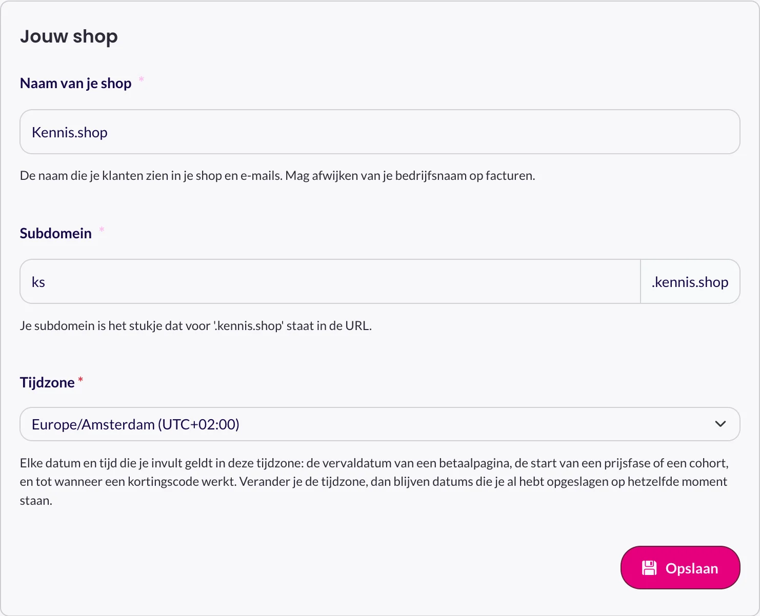 De kaart Jouw shop in de instellingen, met de keuzelijst Tijdzone op Europe/Amsterdam (UTC+02:00) en de uitleg dat elke datum en tijd in deze tijdzone geldt