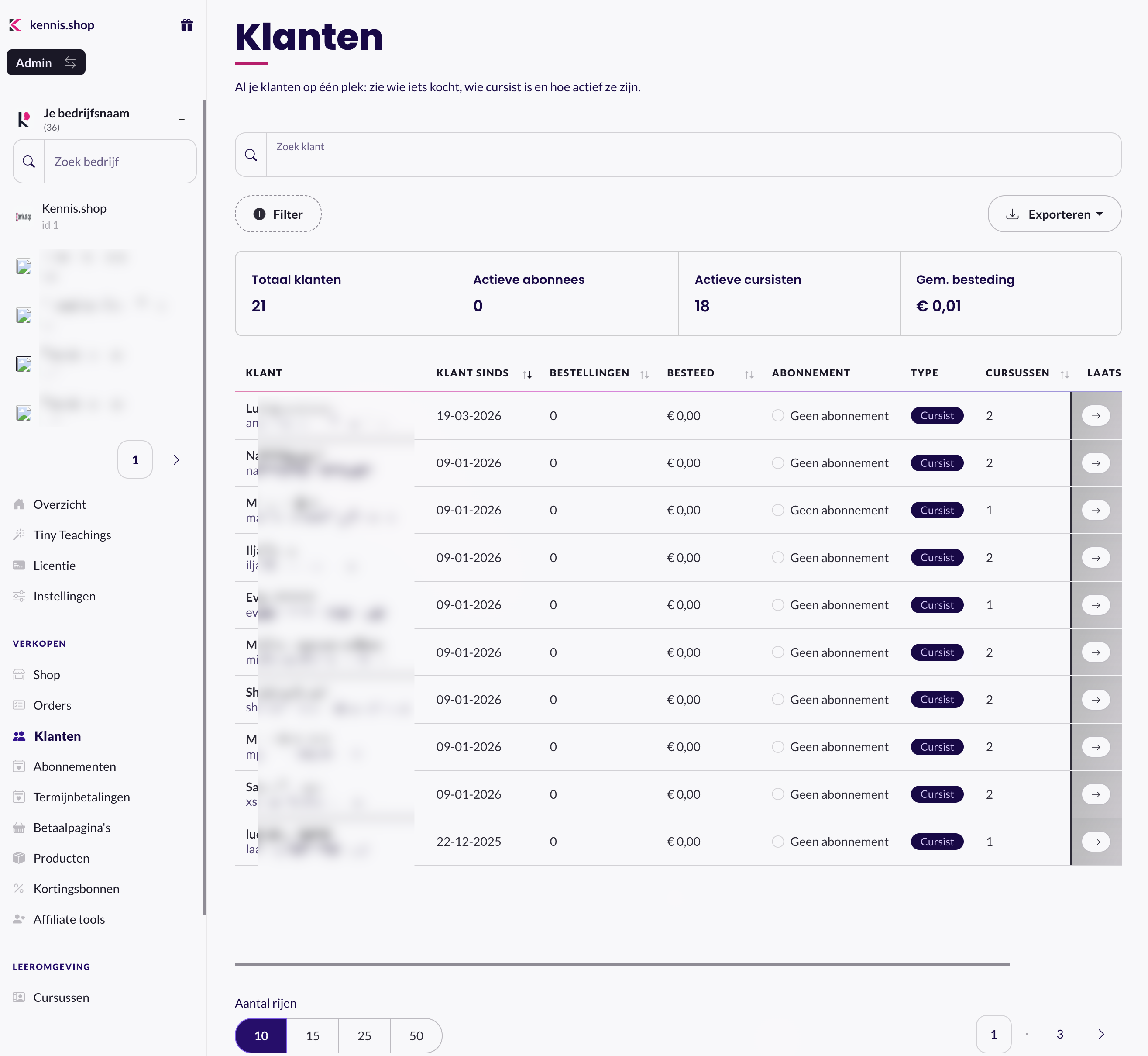 Het Klanten-scherm met zoekveld, filters, tegels voor totalen en een lijst met klanten