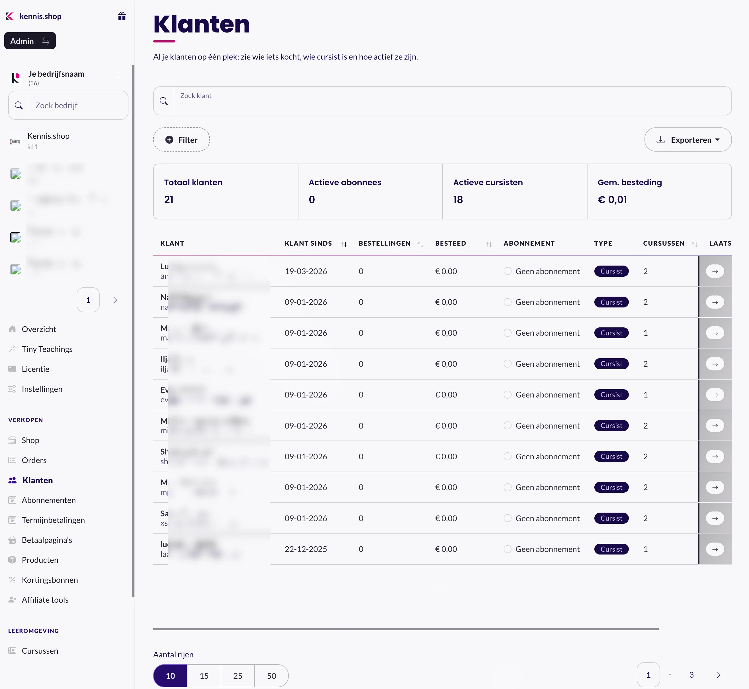 Het Klanten-scherm met zoekveld, filters, tegels voor totalen en een lijst met klanten